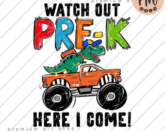 Pode incluir: Um design gráfico colorido com o texto "WATCH OUT PRE-K HERE I COME!" Um dinossauro verde com um chapéu azul está em um caminhão monstro com listras laranja e pretas.