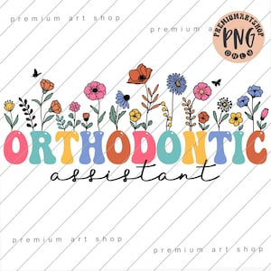 Könnte beinhalten: Ein farbenfrohes Grafikdesign mit den Worten "ORTHODONTIC assistant" in einer Retro-Schriftart, mit Blumen in Vasen über dem Text. Das Design enthält Schmetterlinge und den Text "premium art shop".