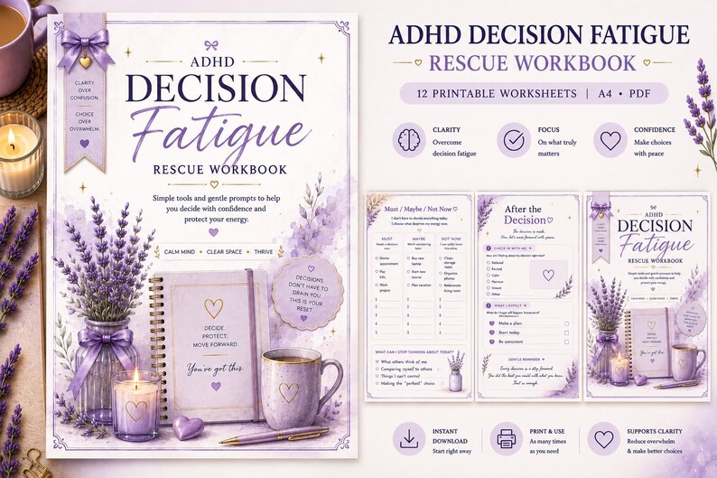 K&ouml;nnte beinhalten: Ein digitales ADHD Decision Fatigue Rescue Workbook mit 12 druckbaren A4-PDF-Arbeitsbl&auml;ttern. Das Cover zeigt lavendelfarbene Blumenakzente, ein Notizbuch, eine Kerze und eine Tasse mit dem Text ADHD Decision Fatigue Rescue Workbook.