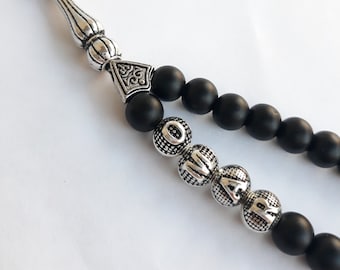 Personalisierter Tasbih, individueller Name mit runden Gebetsperlen aus mattschwarzem Stein, Rosenkranz-Geschenk, Gebetsperlen, individueller Rosenkranz, Eid Qurban-Geschenk