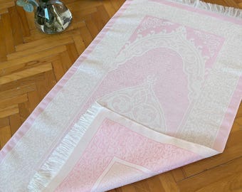 Compact Muslim Prayer Rug – Thin Foldable Travel Sejadah (120x70 cm)