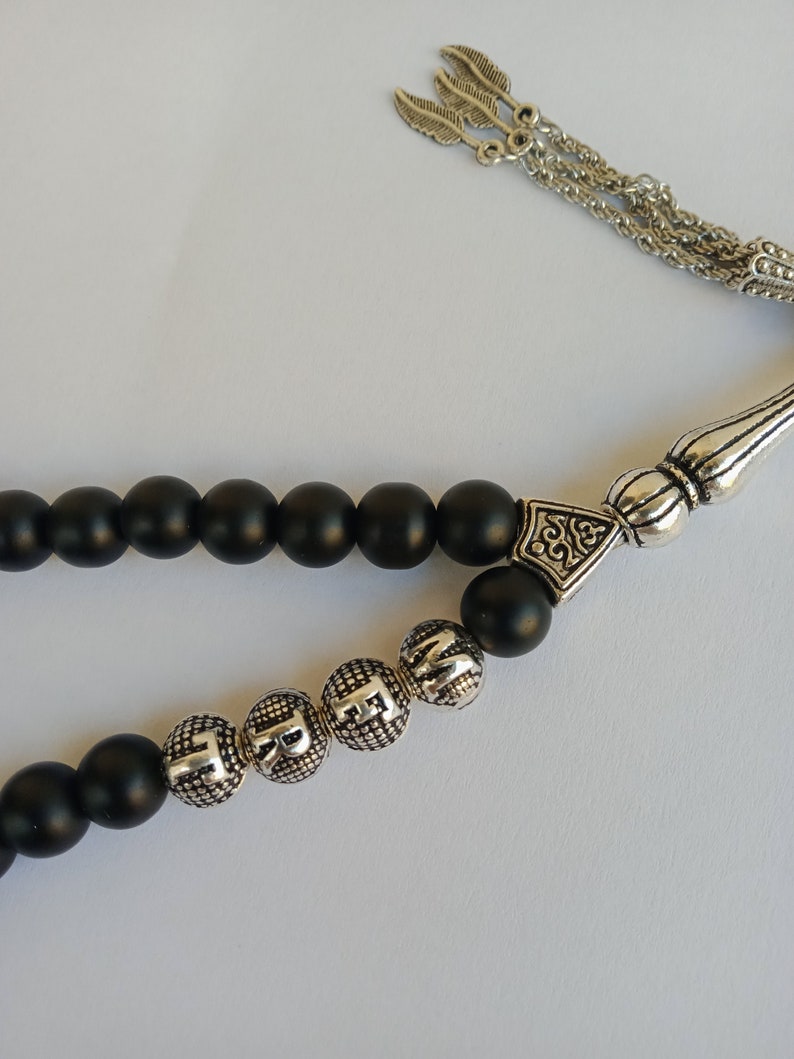 Nom personnalisé Tasbih en onyx avec perles de prière rondes en pierre noire mate, cadeau islamique chapelet personnalisé, perles de prière musulmanes, Masbaha, Subha No