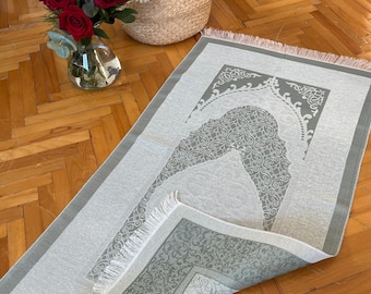 Thin Portable Muslim Prayer Rug – Islamic Travel Sejadah (120x70 cm)
