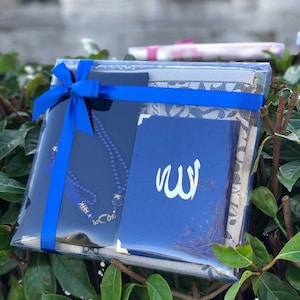 Personalized Prayer Mat Gift Set: Yaseen, Scarf & Rosary