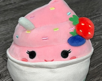 Squishmallows Angelica Frozen Yogurt 5” Scented Dessert Squad Plush Kellytoy (293)