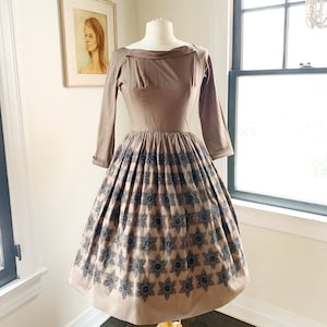 1950&#39;s Brown Fall Embroidered Dress