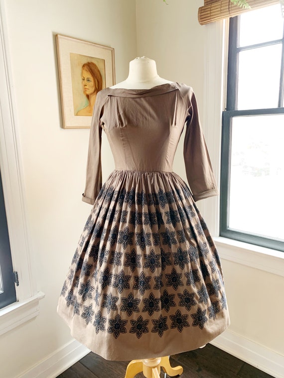 1950's Brown Fall Embroidered Dress - image 2
