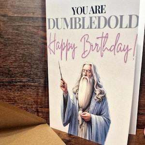 Cartão de aniversário engraçado com tema mágico Dumbledold