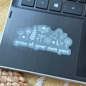 Sticker Grandissez à votre rythme / Sticker amoureux des plantes / Sticker vinyle / Cadeaux pour elle / Sticker ordinateur portable / Sticker bouteille d'eau