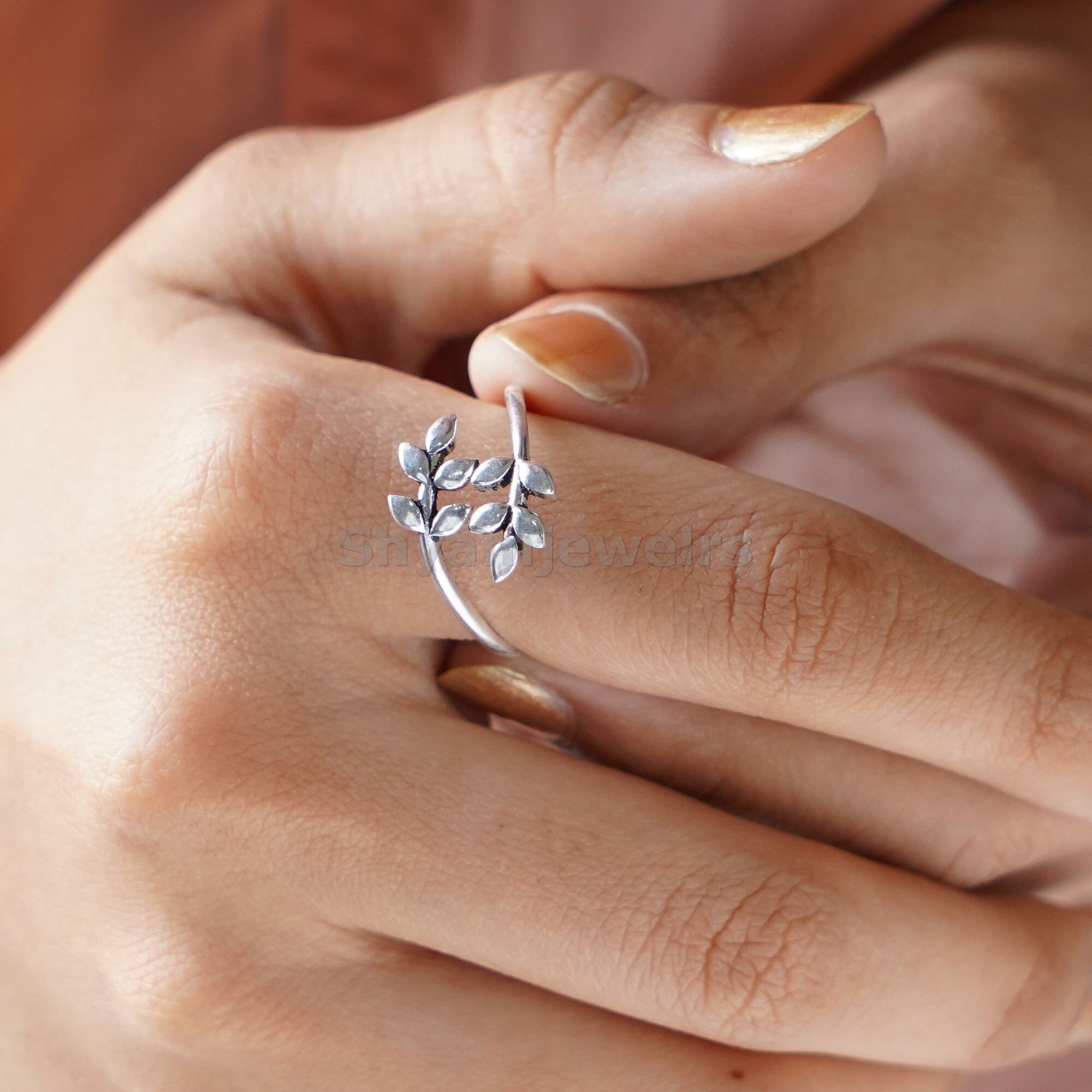 Orecchini A Foglia E Margherita In Argento 925 | SLUYNZ | Design Asimmetrico Con Polsino