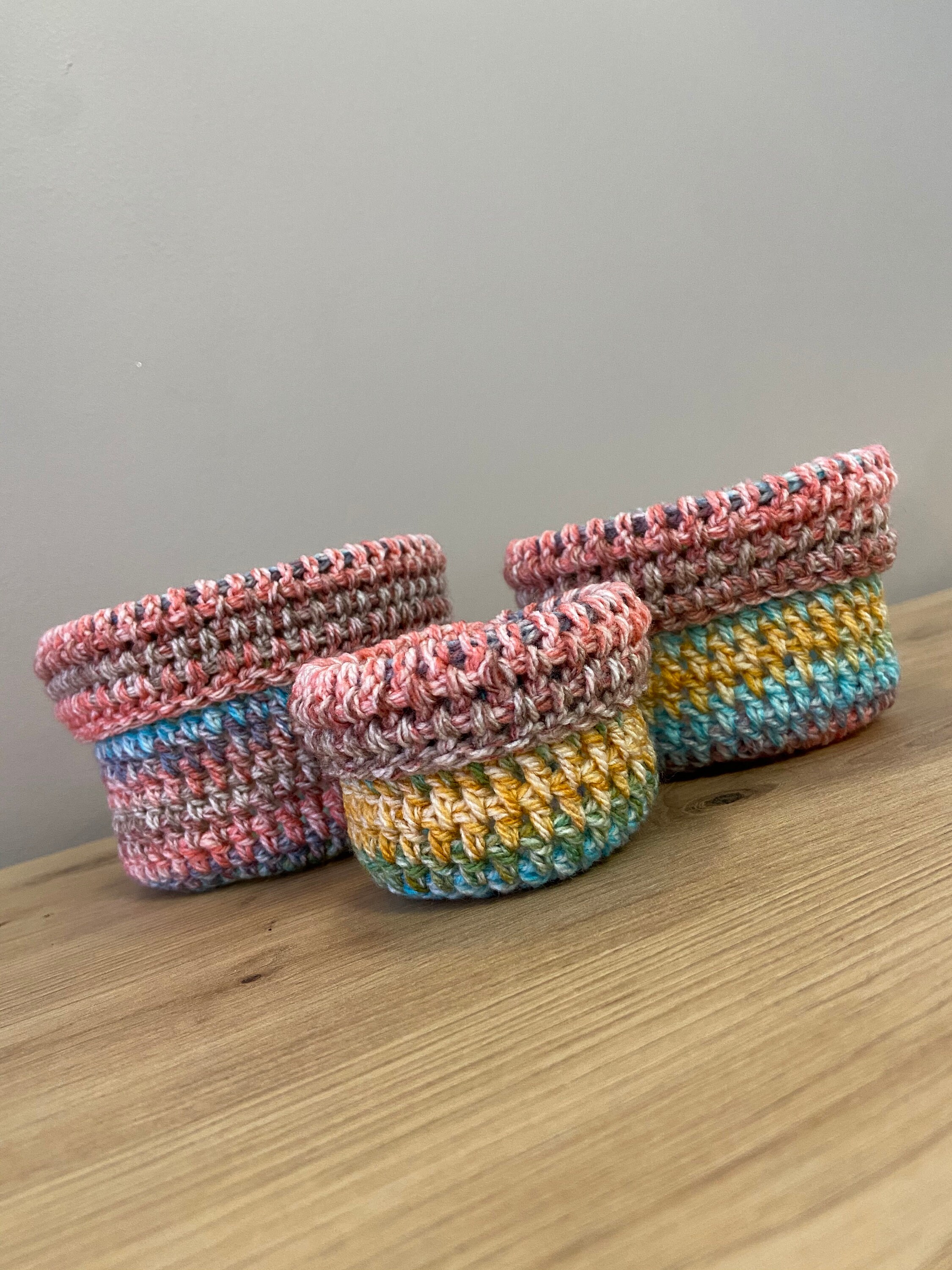 Lot de 3 Corbeilles en Laine Multicolore, Crochetées Main