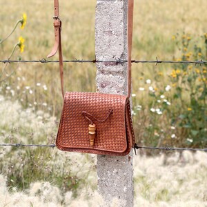 karlee crossbody bolsa