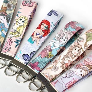 Llavero de muñeca de princesa, Ariel, Aurora, Cenicienta, Jazmín, Mulan, Stitch, llavero de Hello Kitty, regalo para el auto, accesorios para llaves.