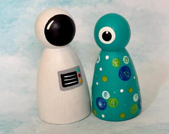 Hand Painted Space Peg Doll Play Set – Astronaut & Alien Wooden Toy Set – Montessori / Waldorf Play