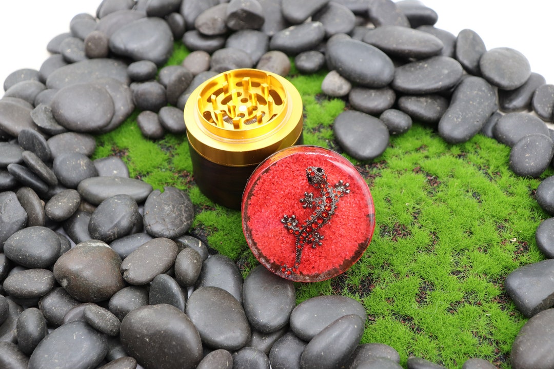 Resin Grinders Premium Metal Red Rhinestone Chameleon Lizard Wood