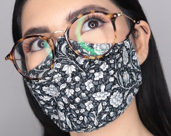 Svart återanvändbar ansiktsmask med grått blommönster - 3D-design - Bra för glasögonbärare - Andningsbar och bekväm passform - Handgjord - Storbritannien