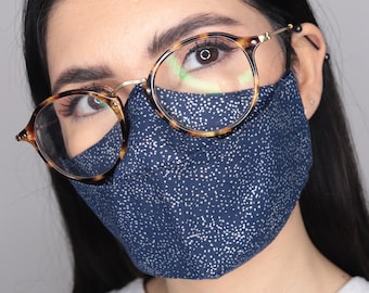 Mascarilla facial azul marino hecha a mano con motas plateadas - Diseño 3D compatible con gafas