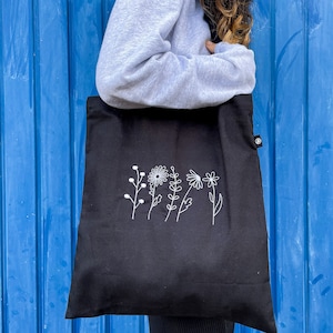 Wildblumen Einkaufstasche mit einer inneren Reißverschlusstasche für Schlüssel oder Telefon - Personalisierte Laptoptasche - Gestickte Blumen - Handgefertigt aus Großbritannien
