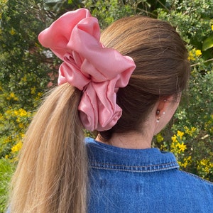 Scrunchie gigante rosa bebê - Ótimo para cabelos grossos - Estilo XXL Scrunchie - Presente de Dia dos Namorados - Feito à mão - Reino Unido