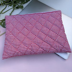 Funda acolchada con estampado de cuadros vichy para iPad y portátil, hecha a mano en el Reino Unido. Maletín para portátil de negocios, bolso universitario o para portátil para hombre y mujer.