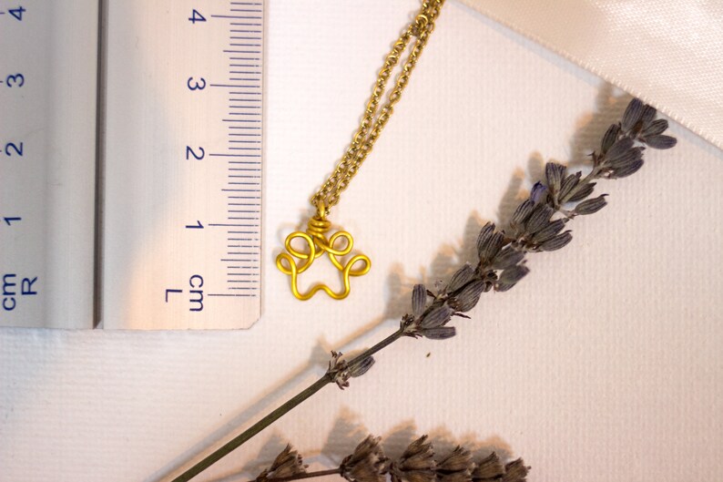 Paw One Line Necklace Gold Wire