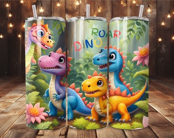 Könnte beinhalten: Drei Edelstahlbecher mit Dinosaurier-Motiv. Die Becher haben einen grünen Hintergrund mit Comic-Dinosauriern in verschiedenen Farben, darunter rosa, blau, gelb und orange. Der Text "ROAR DINO" ist auf dem mittleren Becher aufgedruckt.