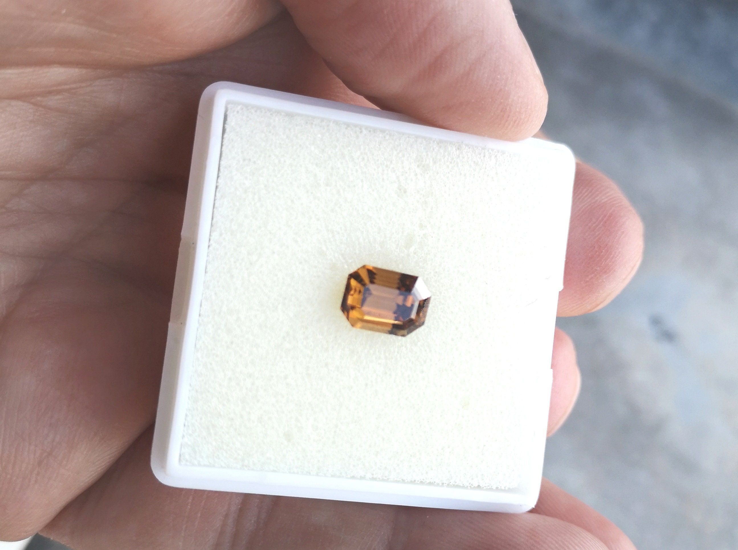 Zircon 3, 90 Ct