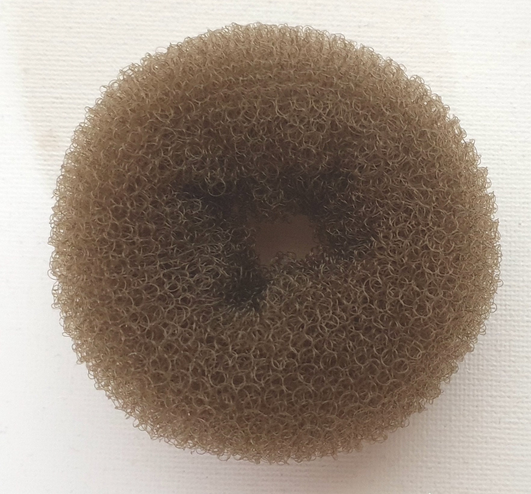 New Women's Magic Blonde Donut Hair Ring Bun Former Shaper Hair Styler Maker Tool – Buy At Low Prices In The Online Store - Foto 3