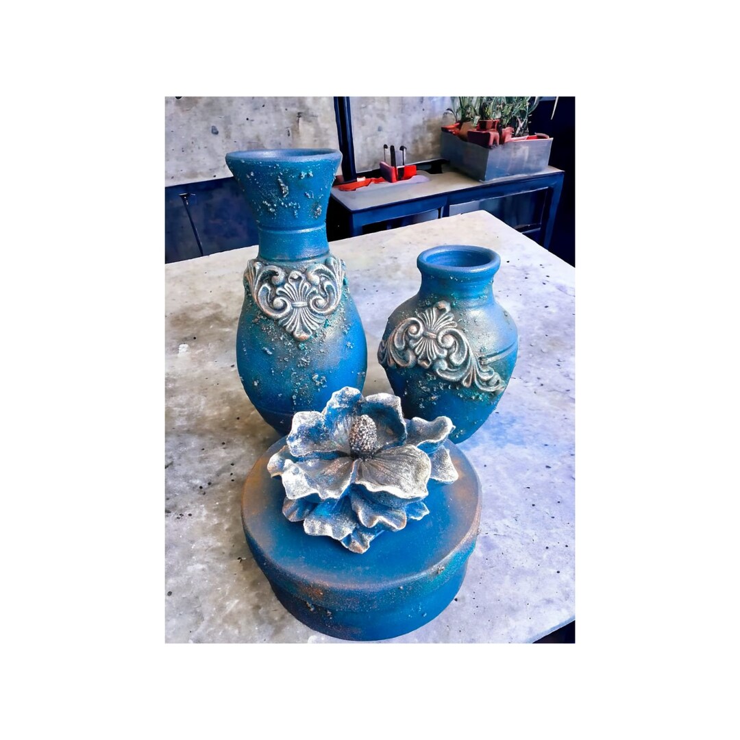 Triple Blue Antique Vase Set. This Stylish Set Will Add a Different