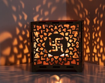 Personalisierte Holz Laternenbox Diwali Geschenk mit kostenlosem Schlüsselring / Kerzenhalter / Briefpapier oder Taschentuchbox - Aum Saathyo und Ganesh Zeichen