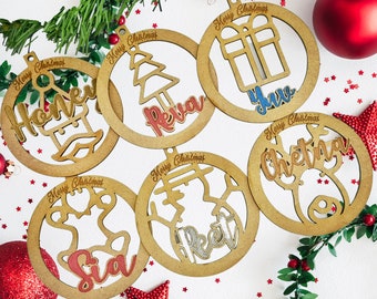 Símbolos navideños de madera personalizados y adornos de nombre - Adorno de árbol colgante