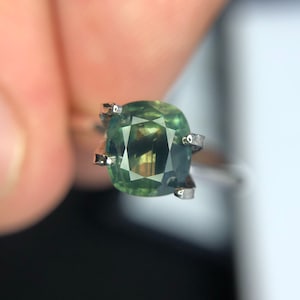 Beautiful natural bicolor Kenya sapphire with perfect cut with beautiful lustre size 5.1x4.6x2.8mm