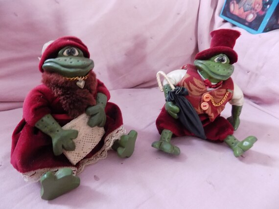 Lily and Russ Leopold Frogs: Berrie Country Ceramic Shelf Sitters