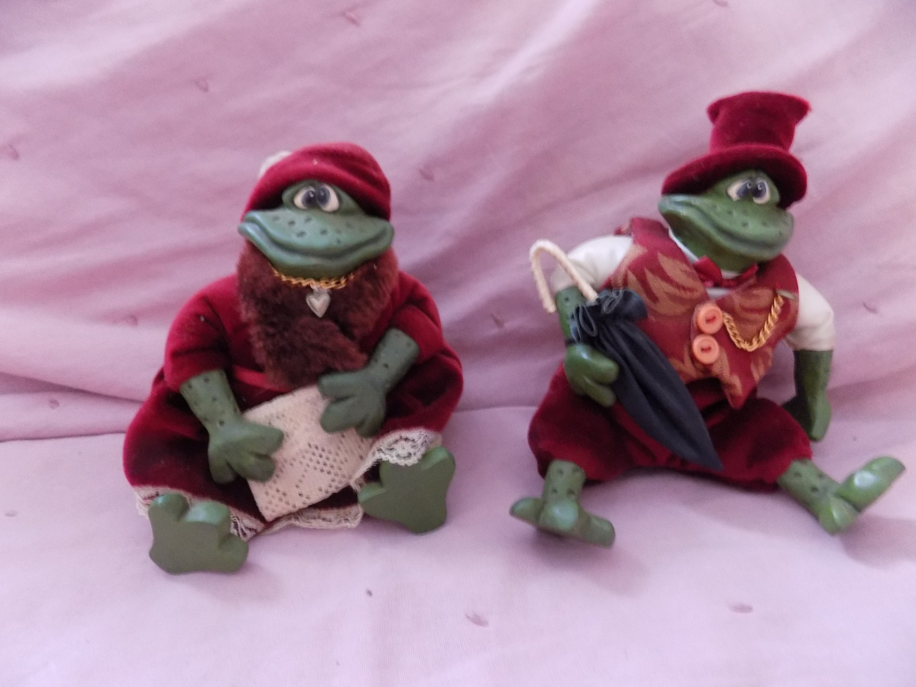 置物 AFY Lily and Russ Leopold Frogs: Berrie Country Ceramic Shelf Sitters