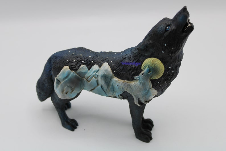 Howling Wolf Statue Mountain Scene Hand Painted Rustic Cabin Wildlife Decor New