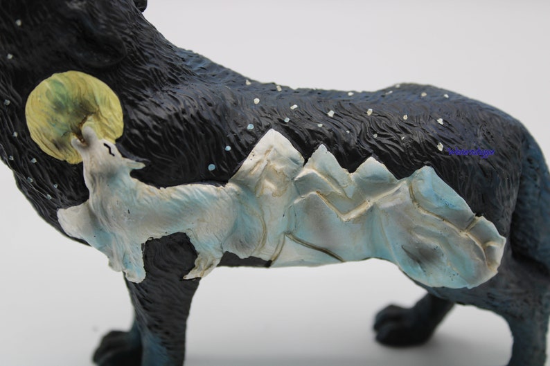 Howling Wolf Statue Mountain Scene Hand Painted Rustic Cabin Wildlife Decor New