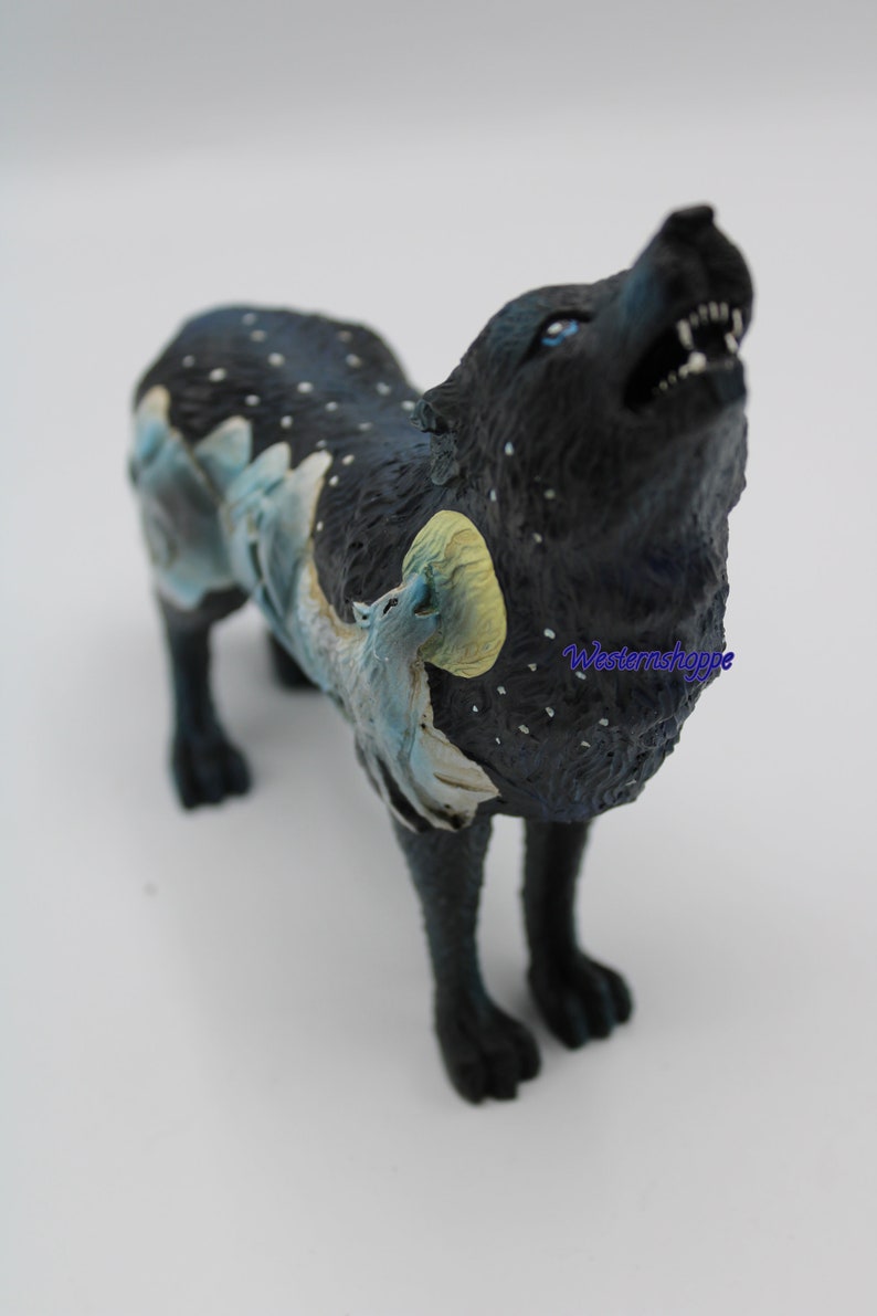 Howling Wolf Statue Mountain Scene Hand Painted Rustic Cabin Wildlife Decor New