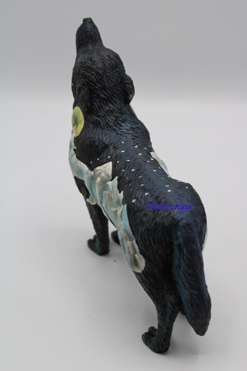 Howling Wolf Statue Mountain Scene Hand Painted Rustic Cabin Wildlife Decor New