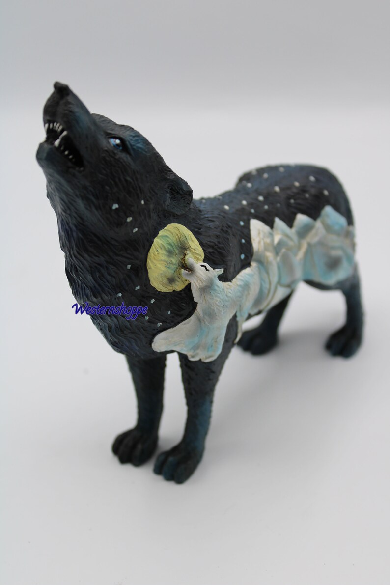 Howling Wolf Statue Mountain Scene Hand Painted Rustic Cabin Wildlife Decor New