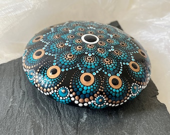 turquoise hand-painted mandala stone (11.5 cm), atmospheric decoration, dot painting, hand flatterer, dot art, bronze, artificial stone