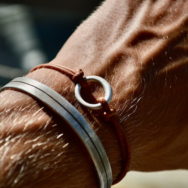 Cool Men's Jewellery - Boyfriend- Husband- Meaningful - Gift for Him - Brown Leather Circle of Life Bracelet