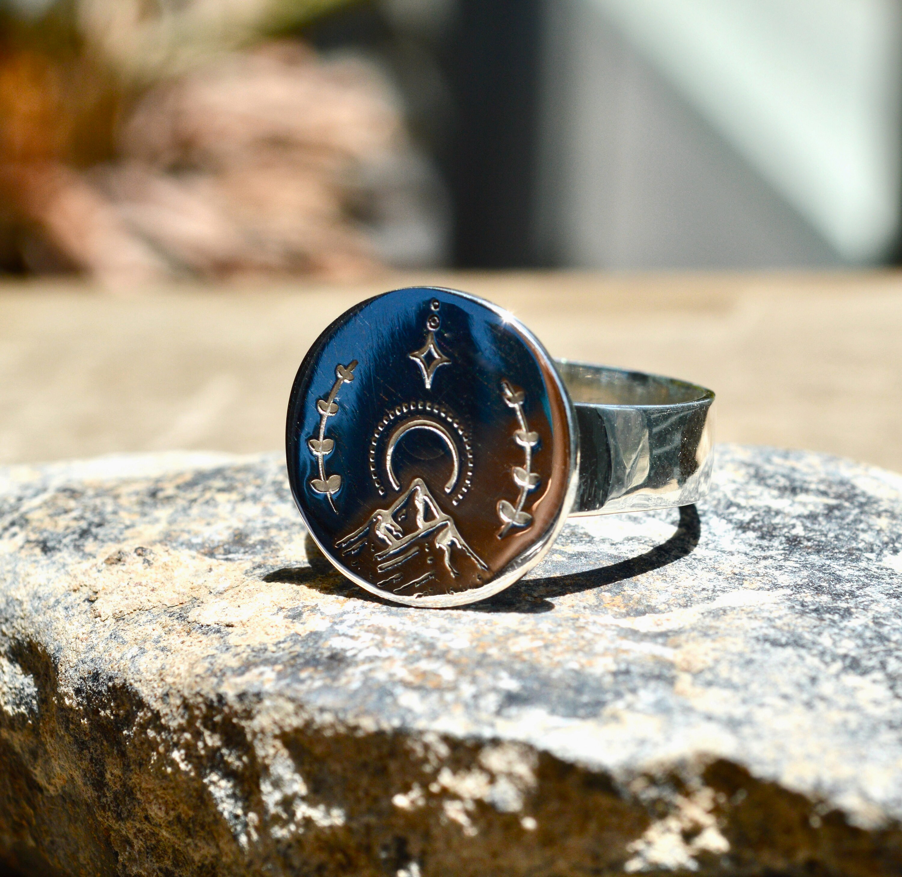 Unusual signet rings deals