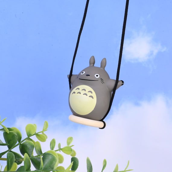 Auto Anhänger Dekoration Miyazaki Anime Totoro Schaukel Hängen Auto  Innenraum Rückspiegel lustig Frau glücklich Zubehör Voiture