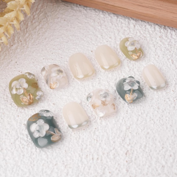 Blue Green Floral Short Press on Nails,White Flowers Tip Nails,Handmade False Nail,Girl Gift,Glitter Gel Nail,Daily use,Birthday Gifts