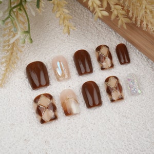 Delicate Checkered Glitter Press On Nails,Short Coffin Nails,Caramel Color Nails,Cozy Nails,Reusable Nails,Birthday Gifts For Her