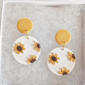 Vibrant Sunflower Earrings ︱Yellow Flower Earrings ︱Sunflower Clay Earrings ︱Sunflower Jewelry ︱Spring Clay Earrings ︱Gifts for Her