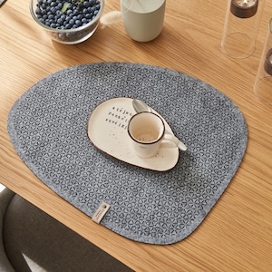 Laser-Cut Felt Placemat - Modern Abstract Shape for Cozy Table Decor and Protection