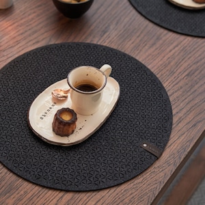 Ronde zwarte tafelplacemats, vilten tafelplacemat, moderne vilten placemats, wasbare eettafelplacemats, zwarte placemats