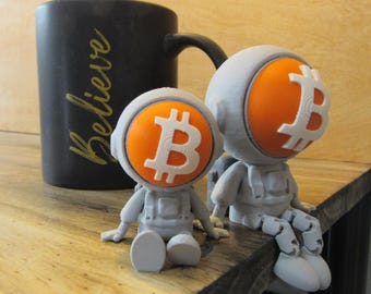 Bitcoin Astronaut Figurine: Flexible Legs, Ledge Decor