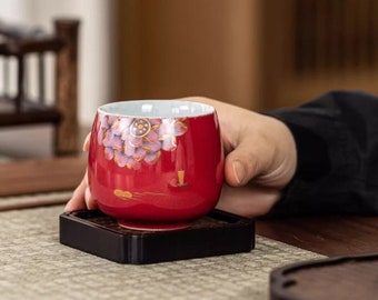 Tasse à thé en céramique rouge fleur de lotus sans boîte-cadeau/tasse florale orientale prospère émaillée rouge minéral pour thé/café/vin de riz/volume de 130 ml